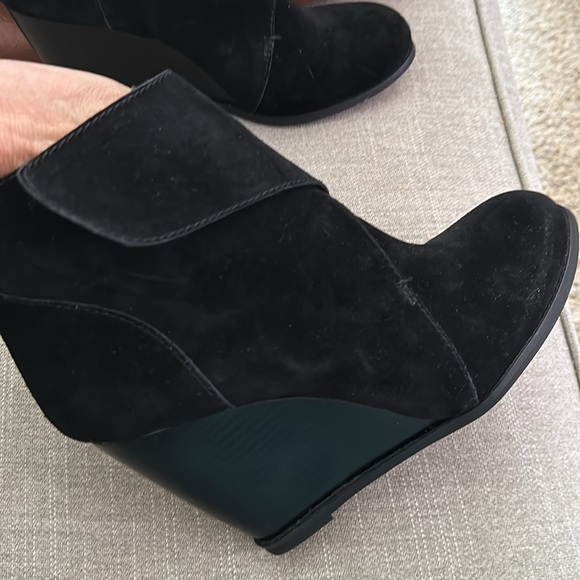 BCBG Generation Kaelin Suede Heeled Booties, Black, Sz 9.5, NWOB - Picture 3 of 7